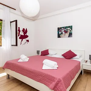 Plemić Apartament Pag Town
